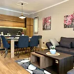 Eka Luxury Two-bedroom Premium * Durrës